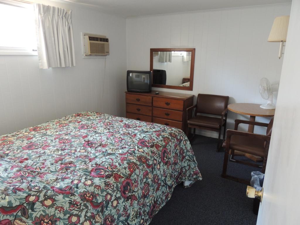 Phil And Anns Sunset Motel Чарлстаун Екстериор снимка